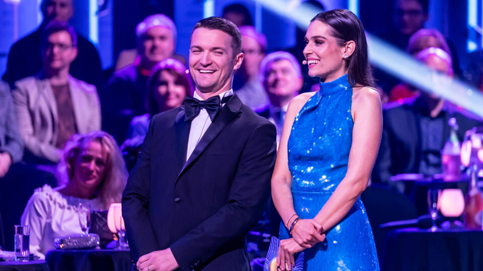 Prvé kolo Lets Dance 2024. Na snímke moderátorská dvojica Viktor Vincze a Lucia Hlaváčková. 