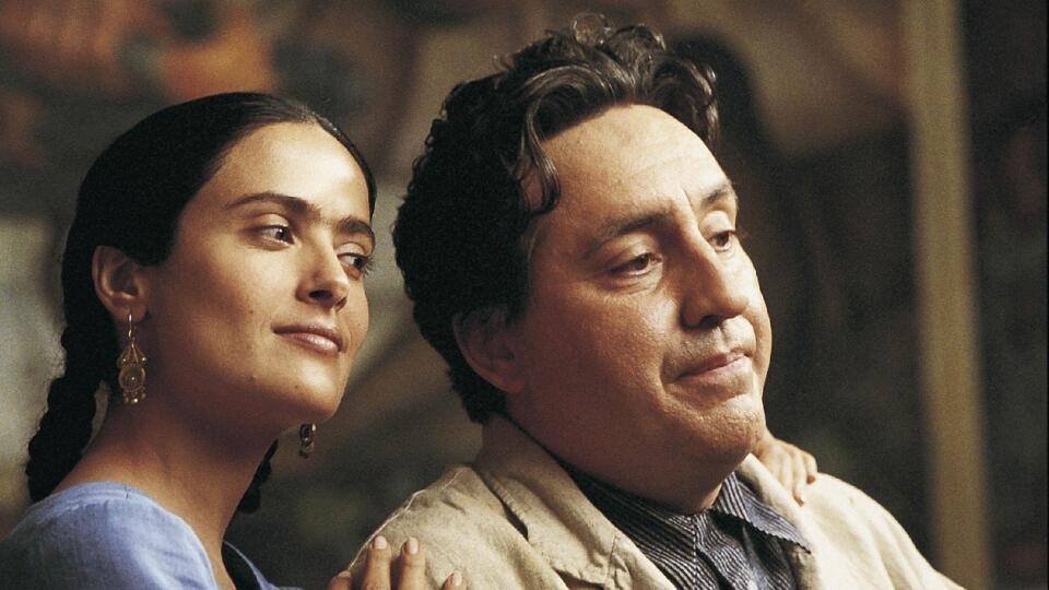 Maliarka Frida (Salma Hayek) a Diego (Alfred Molina) boli iskrivým párom na plátne, ale aj v skutočnosti 