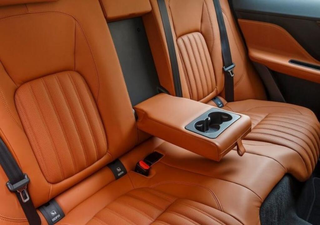 Test Jaguar F-Pace: Má dobré karty a jedno eso biturbo