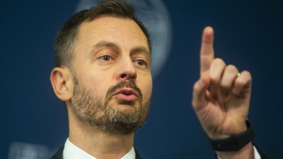 Na snímke predseda vlády SR Eduard Heger (OĽANO) počas tlačovej konferencie k európskemu riešeniu energetickej krízy 30. septembra 2022 v Bratislave. FOTO TASR – Jakub Kotian