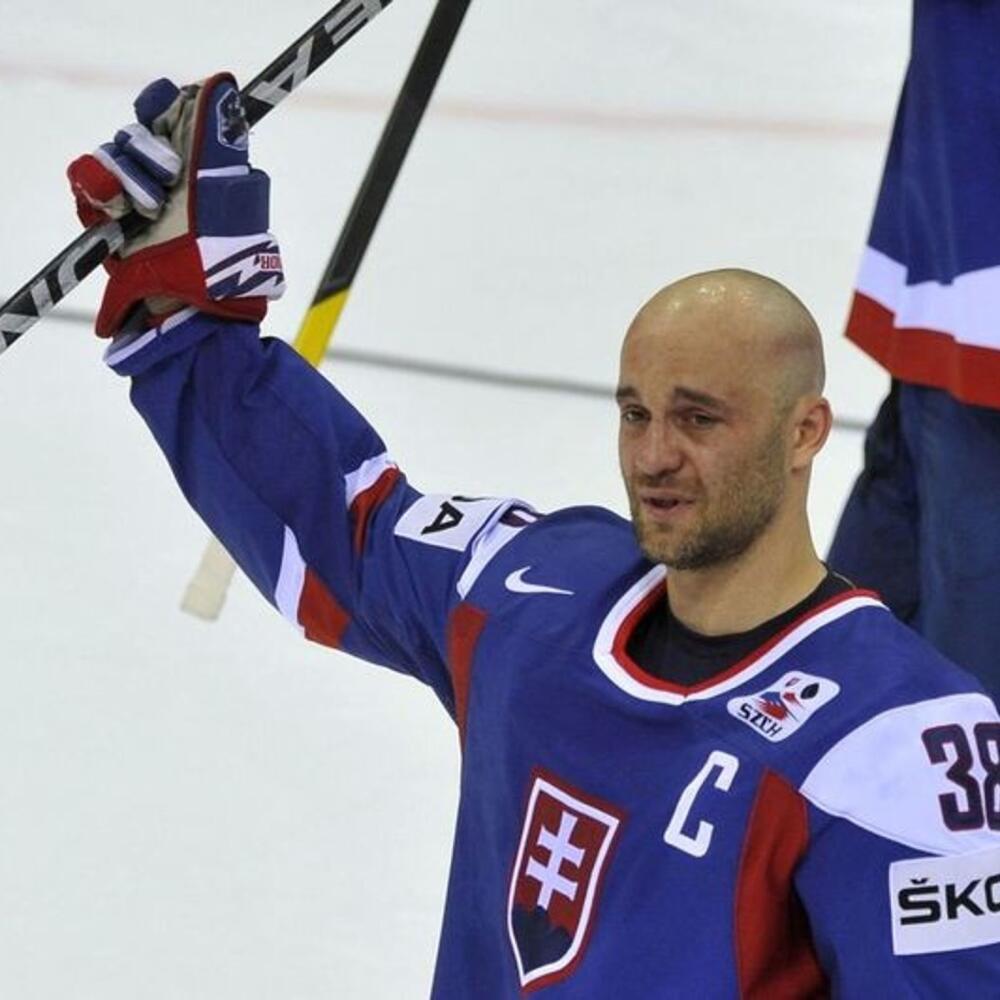 Trenčín - Čas neúprosne beží a je to už sedem rokov, čo pri leteckom nešťastí hokejistov Lokomotivu Jaroslavľ zahynul kapitán slovenskej reprezentácie Pavol Demitra († 36). Celá rodina však nesie dodnes ťažko túto tragédiu vrátane Paľových milovaných sestier.