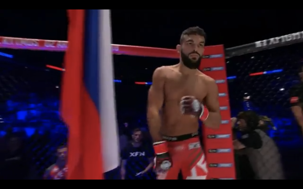 Ivan Buchinger (v červenom) zo Slovenska sa stal šampiónom XFN po víťazstve nad Sergejom Grecichom z Litvy.
