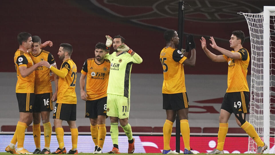 WA 24 Londýn - Futbalisti Wolverhampton Wanderers sa tešia po výhre 2:1 v zápase 10. kola anglickej Premier League FC Arsenal - Wolverhampton Wanderers v Londýne v nedeľu 29. novembra 2020. FOTO TASR/AP

Wolverhampton Wanderers players react following the English Premier League soccer match between Arsenal and Wolverhampton Wanderers at Emirates Stadium, London, Sunday, Nov. 29, 2020. (John Walton/Pool via AP)