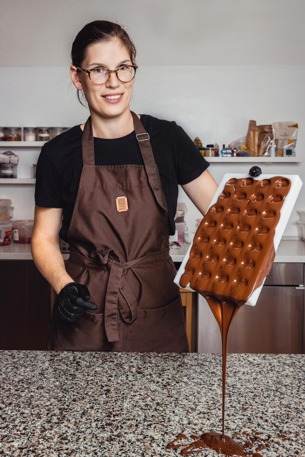 V roku 2012 vznikla v Komárne čokoládovňa Chocomaze, venujúca sa ručnej výrobe čokolád. Od svojho založenia získala už veľké množstvo medzinárodných ocenení. Na snímke   zakladateľka čokoládovne Katalin Papp Vargha.