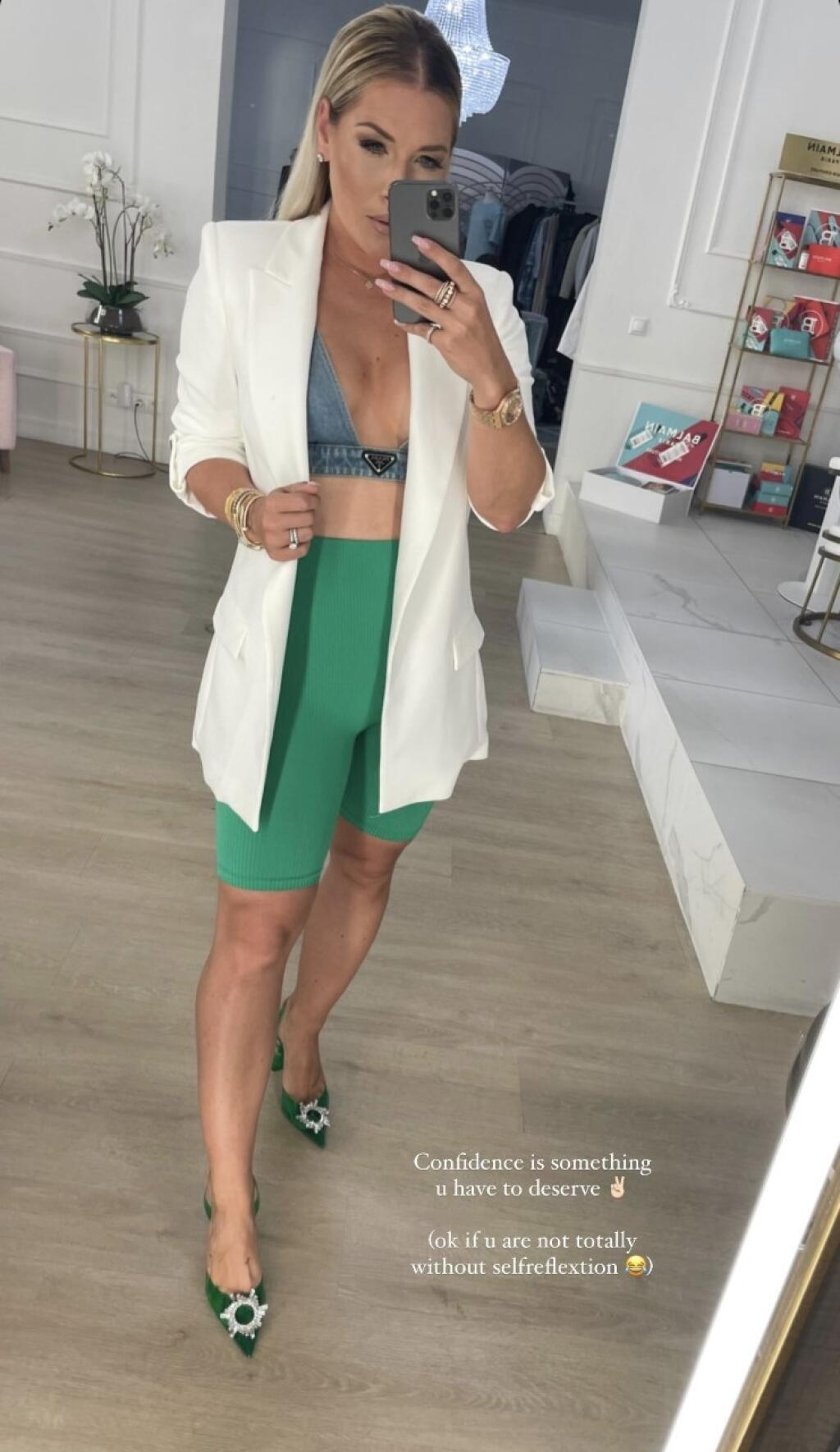Treba prizvukovať, že hodiny príprav stáli skutočne za to. Cibulkovej outfit sa jej náramne hodil a pôsobila veľmi sexi.
