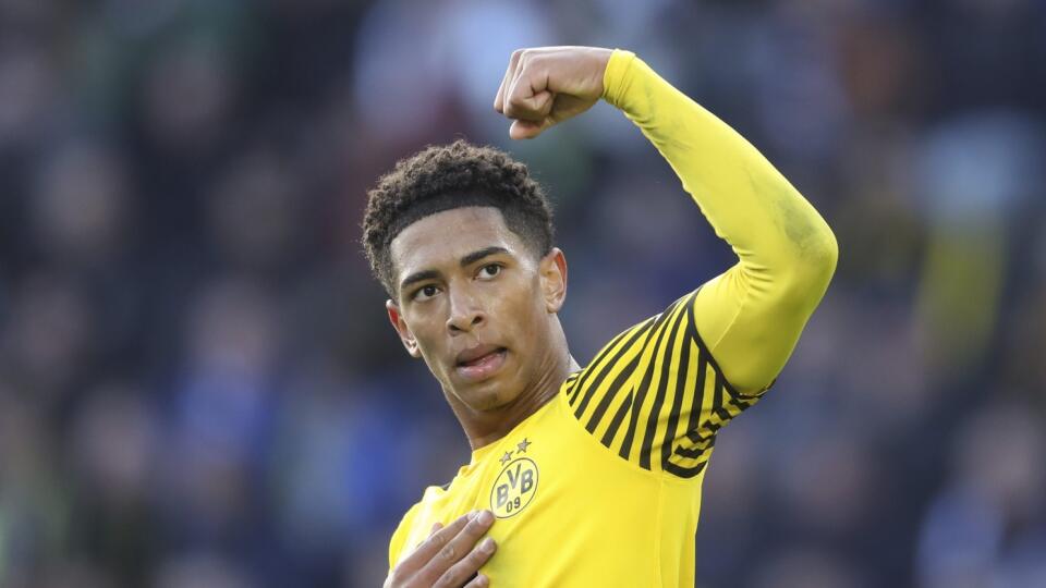 WA 48 Bielefeld - Futbalista Dortmundu Jude Bellingham sa teší po strelení gólu v zápase 9. kola nemeckej Bundesligy Arminia Bielefeld - Borussia Dortmund v Bielefelde v sobotu 23. októbra 2021. FOTO TASR/AP
Dortmund's Jude Bellingham celebrates scoring during the Bundesliga soccer match between Arminia Bielefeld and Borussia Dortmund at Schuco Arena, Bielefeld, Germany, Saturday Oct. 23, 2021. (Friso Gentsch/dpa via AP)