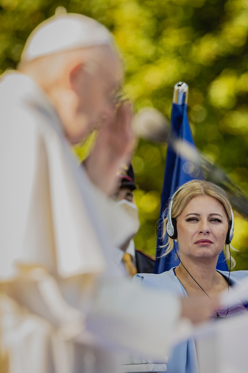 Pápež František sa v pondelok 13.9. 2021 zúčastnil oficiálneho prijatia u Prezidentky Slovenskej republiky Zuzany Čapautovej a následného stretnutia s osobnosťami politického, spoločonského aj kultúrnehon života v záhrade Prezidentského paláca. Na snímke Prezidentka Slovenskej republiky Zuzana Čaputová.