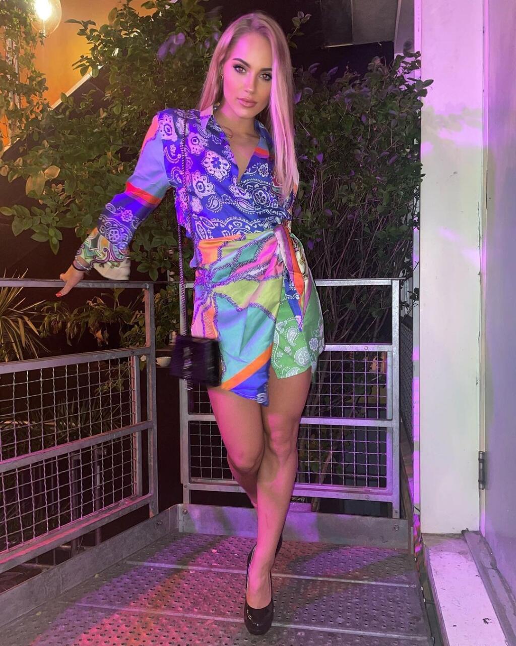 Sexi Ana Maria Markovič sa okrem futbalu živí aj modelingom. Určite sa v ňom nestratí.