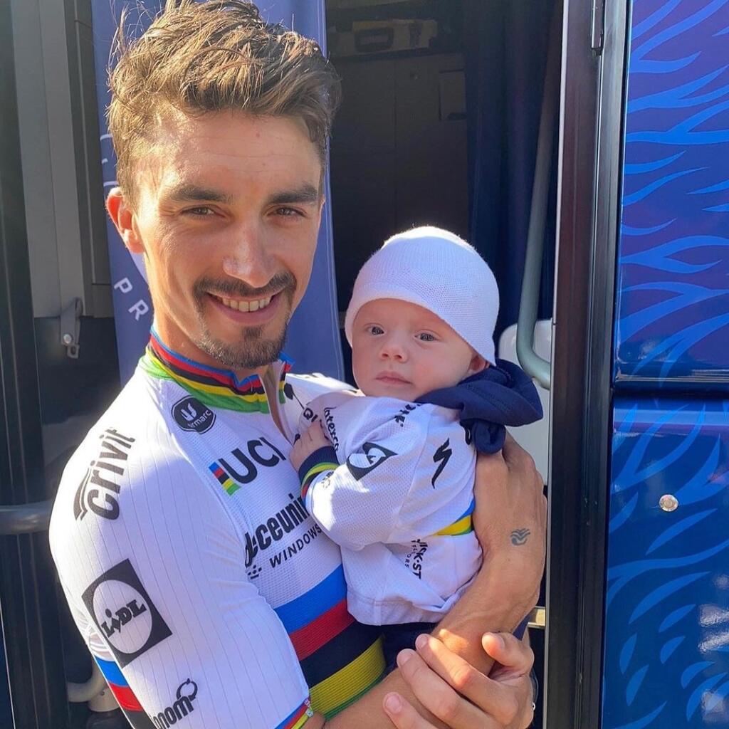 Julian Alaphilippe a Marion Rousseová tvoria pár už takmer dva roky, pričom plodom ich lásky je vysnívaný synček Nino, ktorý sa narodil v júni tohto roku.