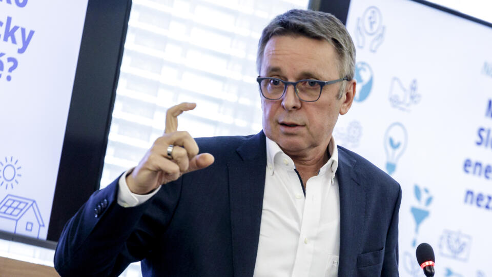 Na snímke bývalý podpredseda vlády, minister financií SR a bývalý poradca ukrajinskej vlády Ivan Mikloš počas stálej konferencie pod názvom Energeticky nezávislé Slovensko v Bratislave 4. apríla 2022. FOTO TASR – Dano Veselský