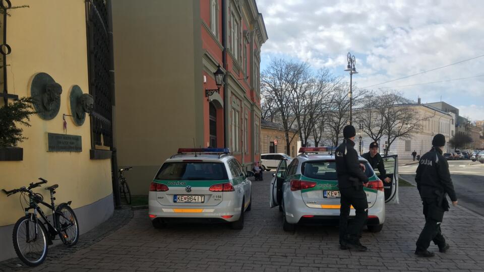 Policajti z oddelenia Staré Mesto skončili v karanténe.