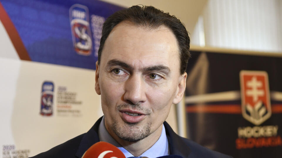 Tlačová konferencia k Majstrovstvám sveta v ľadovom hokeji hráčov do 18 rokov, ktoré sa uskutočnia v Spišskej Novej Vsi od 13. do 19. apríla 2020. Na snímke prezident Slovenského zväzu ľadového hokeja Miroslav Šatan.
Spišská Nová Ves 13. januára 2020. FOTO TASR – Milan Kapusta