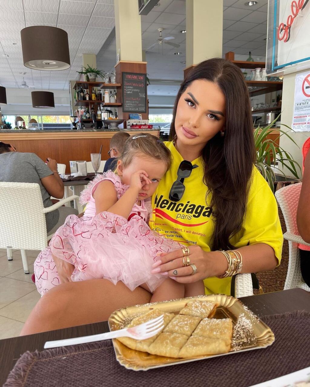 Zuzana Strausz Plačková s neterkou