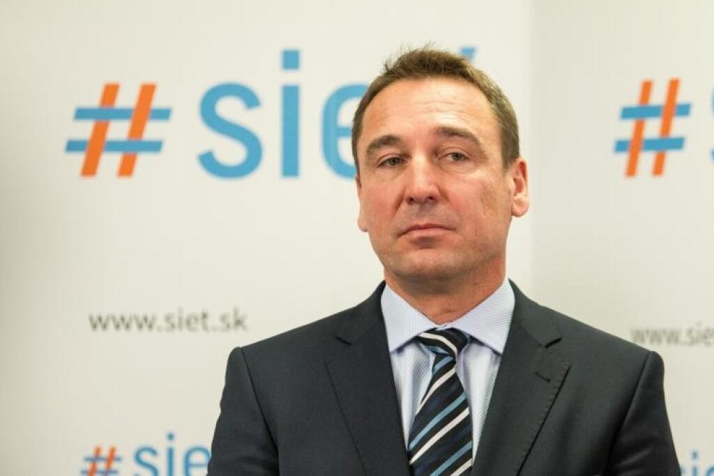 Kto sú členovia tretej Ficovej vlády