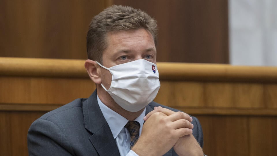 Na snímke minister dopravy a výstavby SR Andrej Doležal (nominant Sme rodina) počas mimoriadnej schôdze NR SR k nárastu cien energií v stredu 29. septembra 2021 v Bratislave. FOTO TASR - Martin Baumann