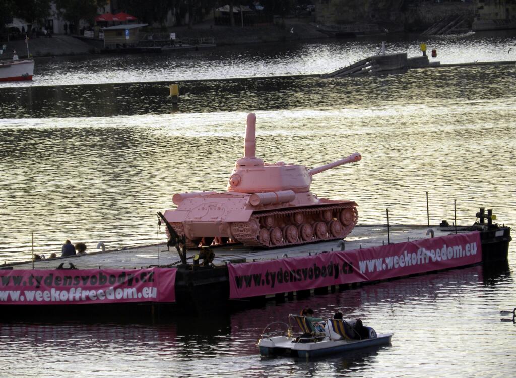 Ružový tank od Davida Černého 