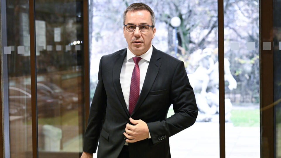 Na snímke minister práce, sociálnych vecí a rodiny SR Erik Tomáš (Hlas-SD) prichádza na 63. rokovanie vlády v nedeľu 8. decembra 2024 v Bratislave. FOTO TASR - Pavel Neubauer