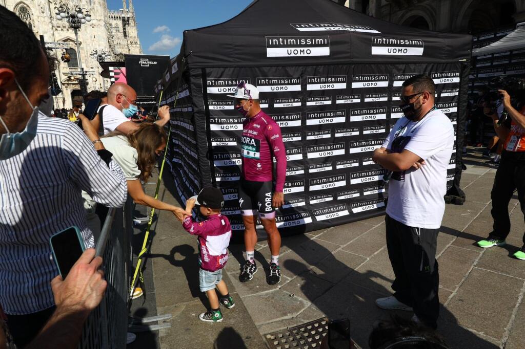 Saganov syn nechýbal ani na Giro d'Italia, kde jeho otec získal cyklámenový dres.