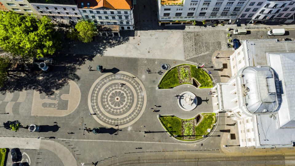 Bratislava, Hviezdoslavovo námestie