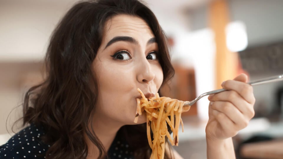 Funny,Young,Woman,Eating,Tasty,Pasta,In,Cafe