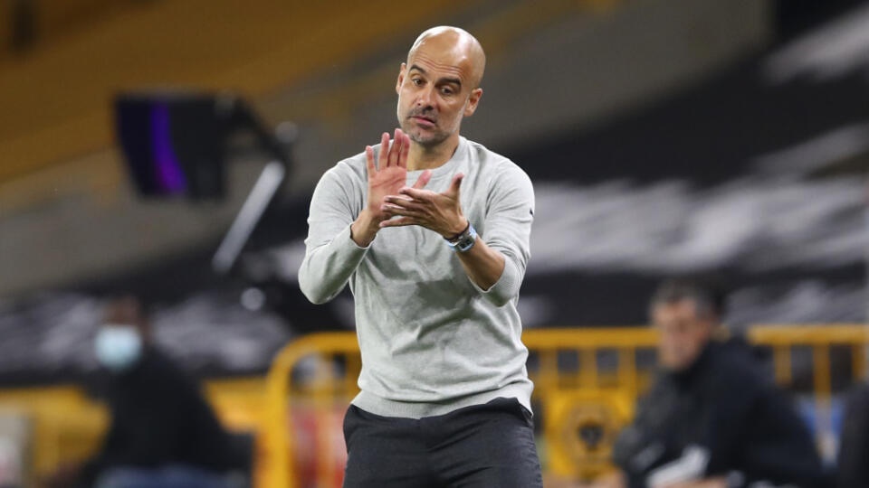 EBE 15 Wolverhampton - Na snímke tréner City Pep Guardiola v zápase 2. kola anglickej Premier League vo futbale Wolverhampton Wanderers - Manchester City v pondelok 21. septembra 2020. FOTO TASR/AP
Manchester City's head coach Pep Guardiola reacts during the English Premier League soccer match between Wolverhampton Wanderers and Manchester City at Molineux Stadium in Wolverhampton, England, Monday, Sept. 21, 2020. (Marc Atkins/Pool via AP)