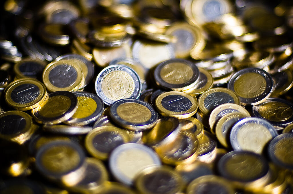 Grécko zráža euro, prepadlo sa najnižšie za deväť rokov