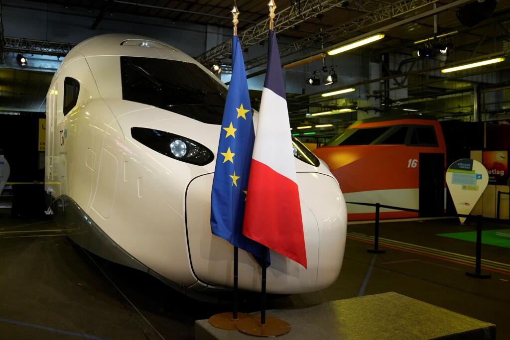 Na snímke model novej generácie superrýchlych vlakov, známych ako TGV