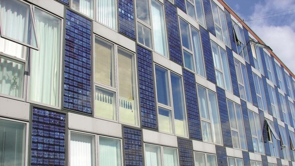 Rovnakým spôsobom ako na tejto
administratívnej budove môžu tvoriť
fotovoltaické panely povrch celej fasády
rodinného domu. Ertex Solar