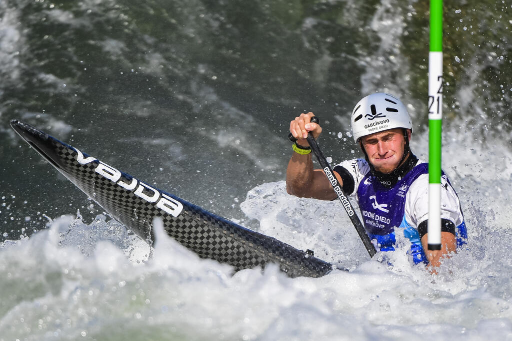 Na snímke slovenský reprezentant Marko Mirgorodský počas semifinále C1 na majstrovstvách sveta vo vodnom slalome v Areáli vodných športov Divoká voda v bratislavskom Čunove v nedeľu 26. septembra 2021. FOTO TASR - Jaroslav Novák