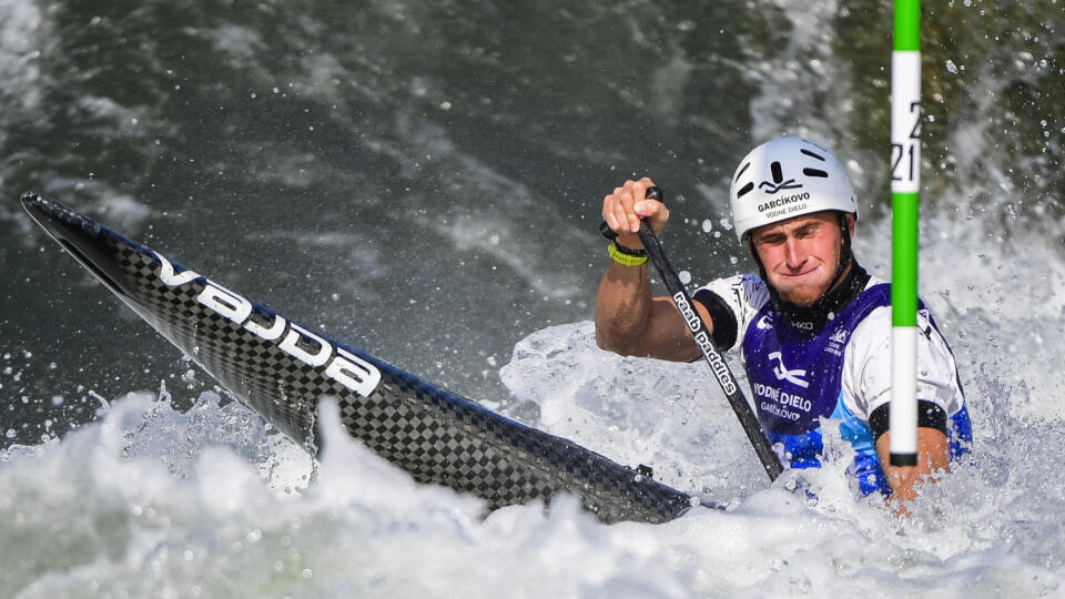 Na snímke slovenský reprezentant Marko Mirgorodský počas semifinále C1 na majstrovstvách sveta vo vodnom slalome v Areáli vodných športov Divoká voda v bratislavskom Čunove v nedeľu 26. septembra 2021. FOTO TASR - Jaroslav Novák