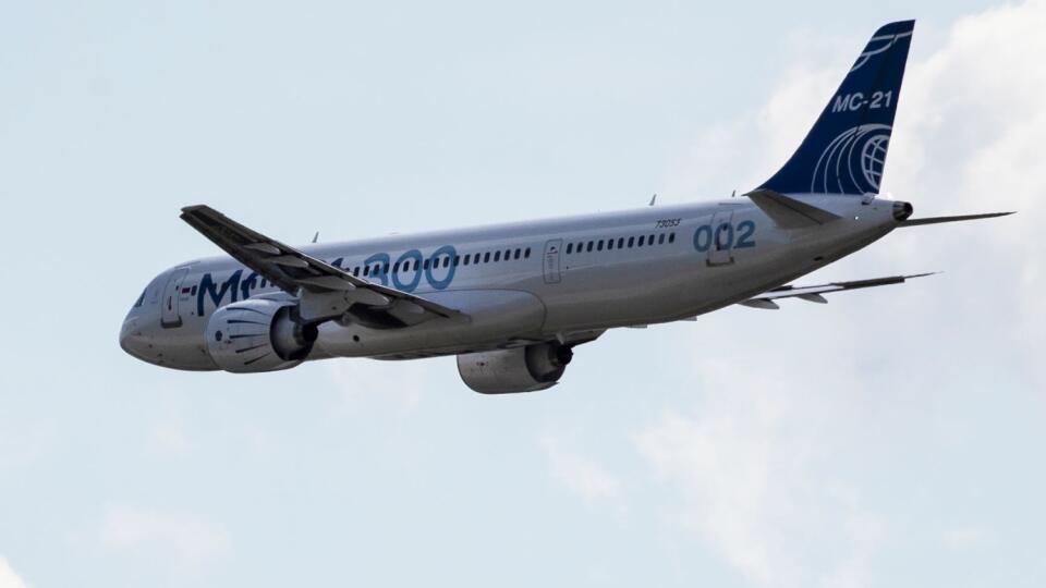 Na snímke ruské dopravné lietadlo stredného doletu MS-21-300, známe ako Suchoj Superjet.