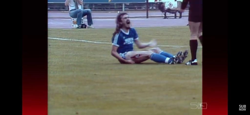Ewald Lienen šiel okamžite do nemocnice, kde mu ranu zašili. Potrebných bolo takmer 30 stehov. Po dvoch týždňoch sa futbalista opäť vrátil na trávnik.