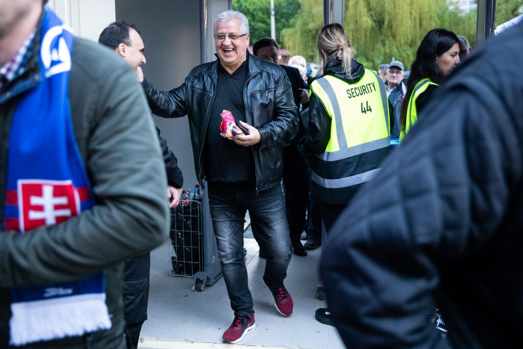 Vincent Lukáč pred košickou Steel Arénou.