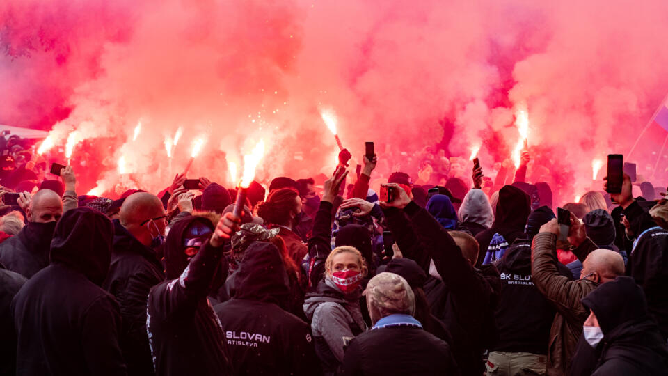 Ilustračná fotografia - Protest proti Igorovi Matovičovi před úradom vlády SR.