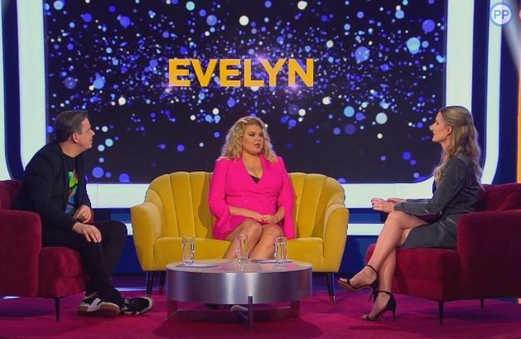 Moderátorka Evelyn predviedla v šou 2na1 hlboký výstrih, podobný ako v minulej časti Zdena Studenková.