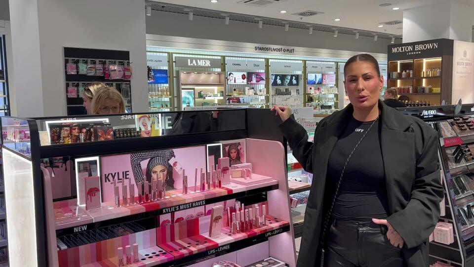 Známa influencerka Operenecholec predavačkou! Ako zhodnotila túto prácu?