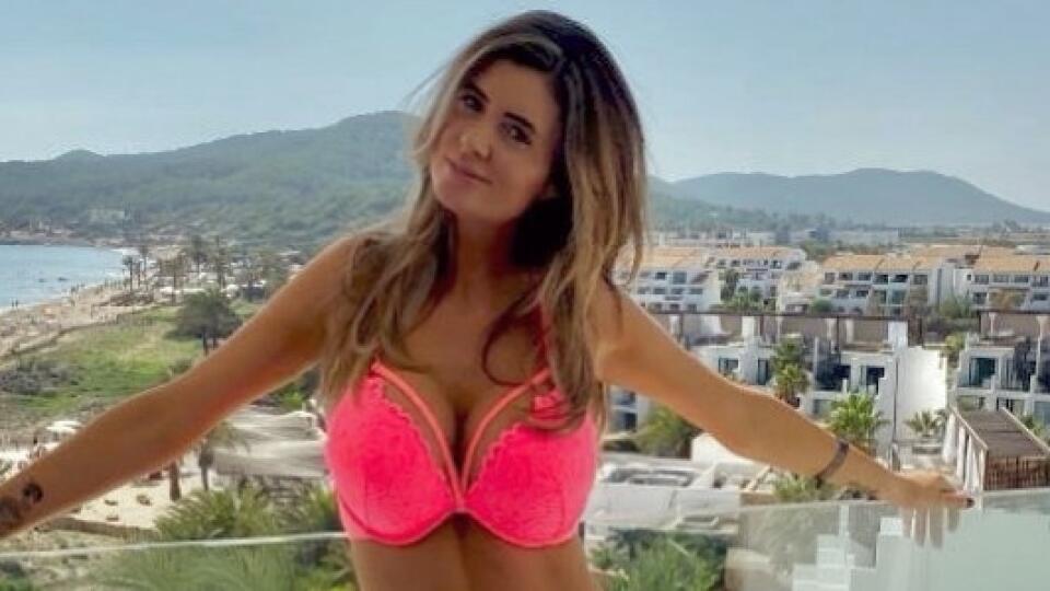 Helen Woodová si rada užíva luxusné dovolenky na Ibize či v Dubaji. Týmto telom v minulosti ukojila nejednú hviezdu.