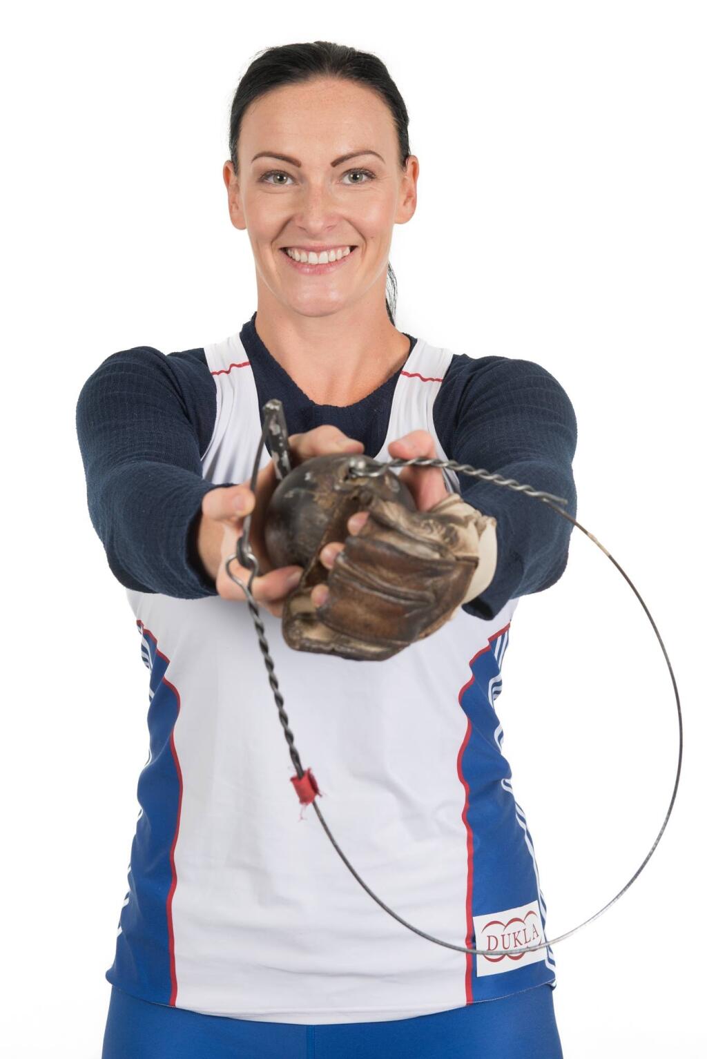 Martina Hrašnová (vpravo) je mimoriadne sympatická žena, ktorá úspešne reprezentuje Slovensko vo svete.