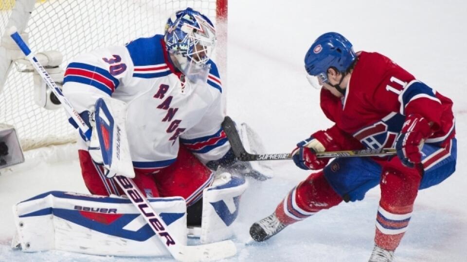 V bráne New Yorku Rangers dostal šancu talentovaný brankár Adam Húska.