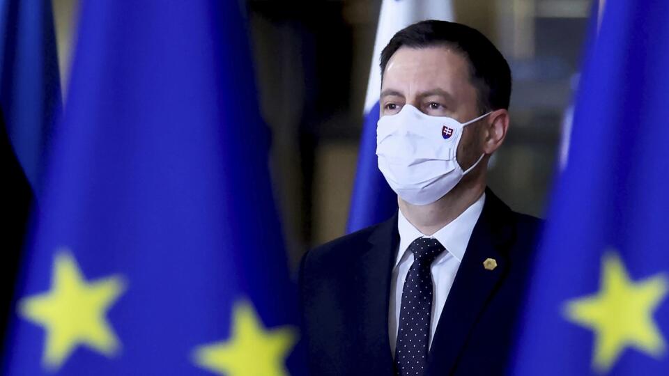 WA 15 Brusel - Premiér SR Eduard Heger prichádza na summit EÚ v Bruseli vo štvrtok 16. decembra 2021. FOTO TASR/AP
Slovakia's Prime Minister Eduard Heger arrives for an EU Summit at the European Council building in Brussels, Thursday, Dec. 16, 2021.European Union leaders meet for a one-day summit Thursday that will center on Russia's military threat to neighbouring Ukraine and on ways to deal with the continuing COVID-19 crisis. (Kenzo Tribouillard, Pool Photo via AP)