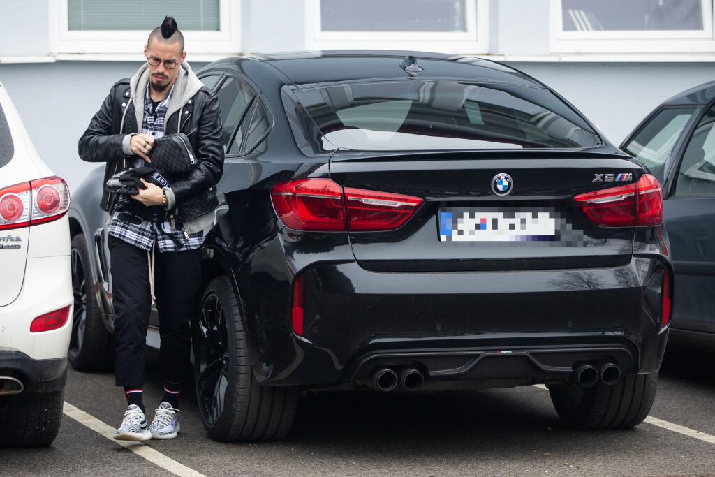 Na tréningy do Podbrezovej sa Marek na jar vozil na BMW X6 M. Cena auta začína na 95-tisíc eur.