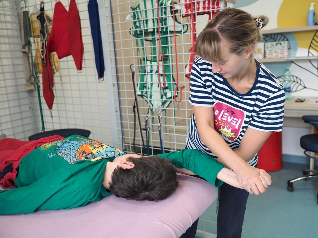 Manuálne fyzioterapeutické cvičenia pomáhajú udržiavať hybnosť tela.