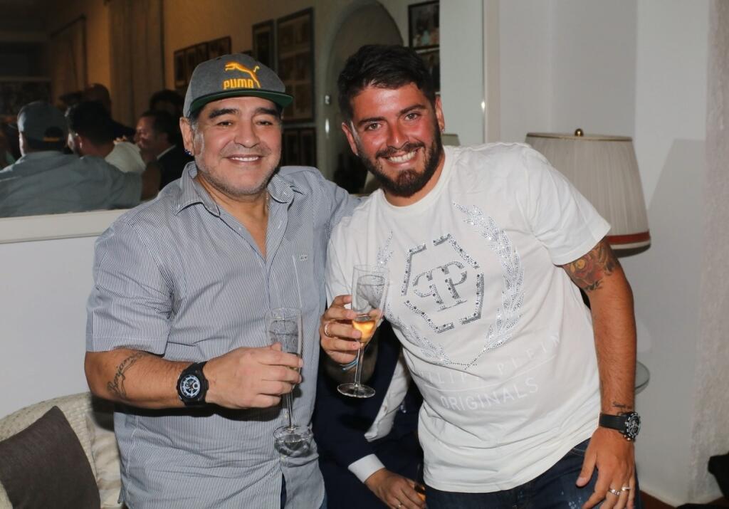 Tri týždne pred Maradonovou smrťou s ním Diego junior oslavoval šesťdesiatku.