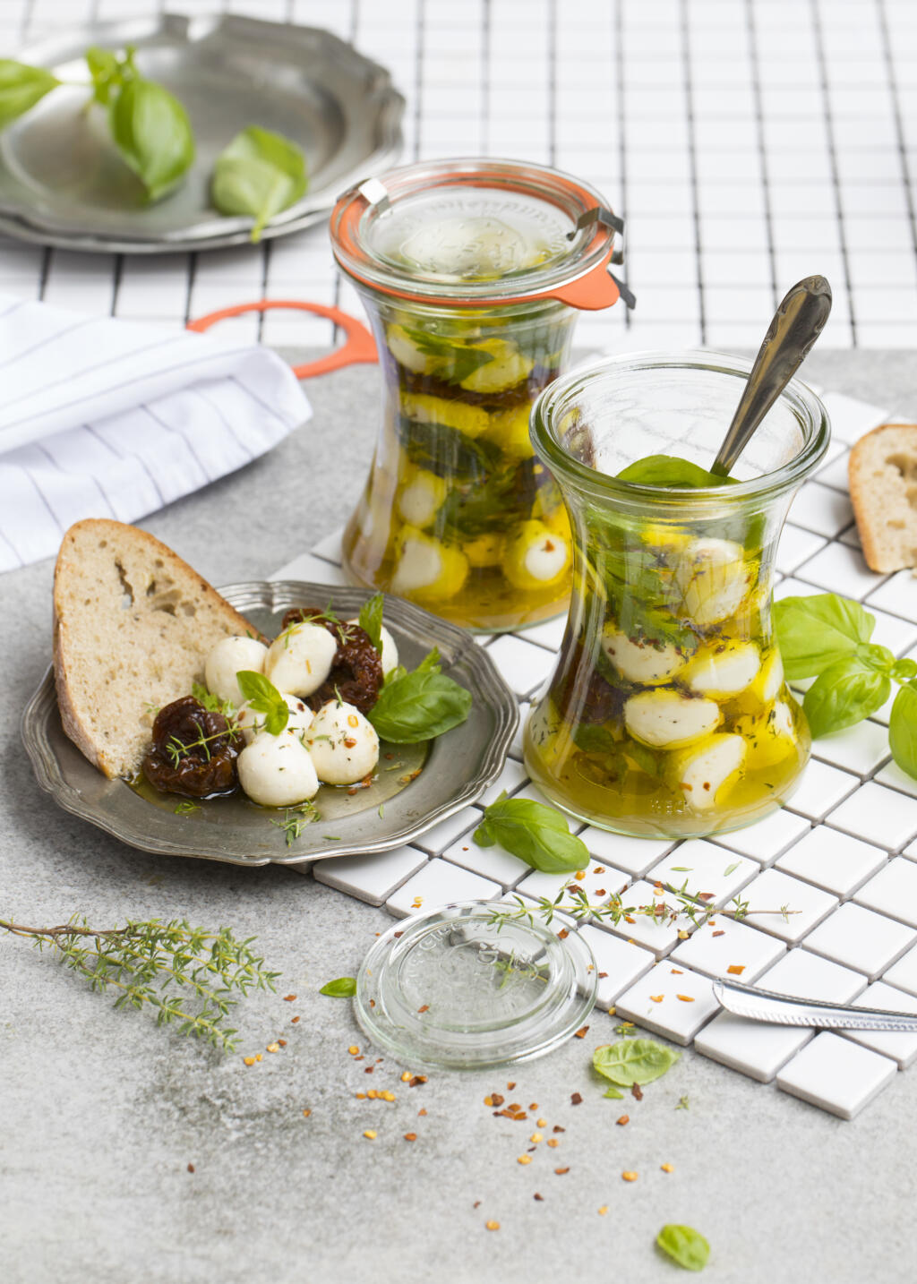 Mozzarella s bylinkami a čili