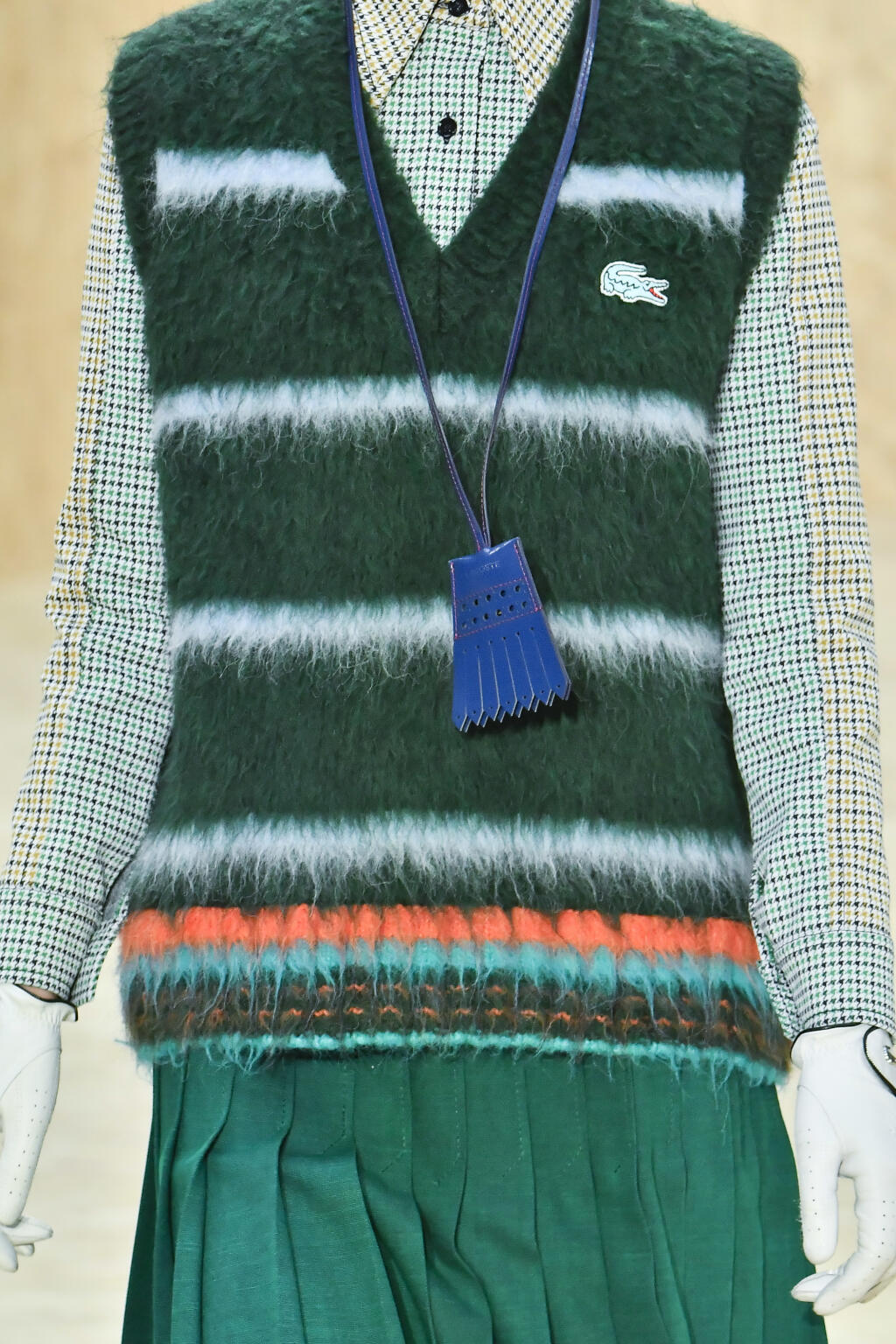 Lacoste: Retro pletená vesta slávy návrat na módnu scénu.