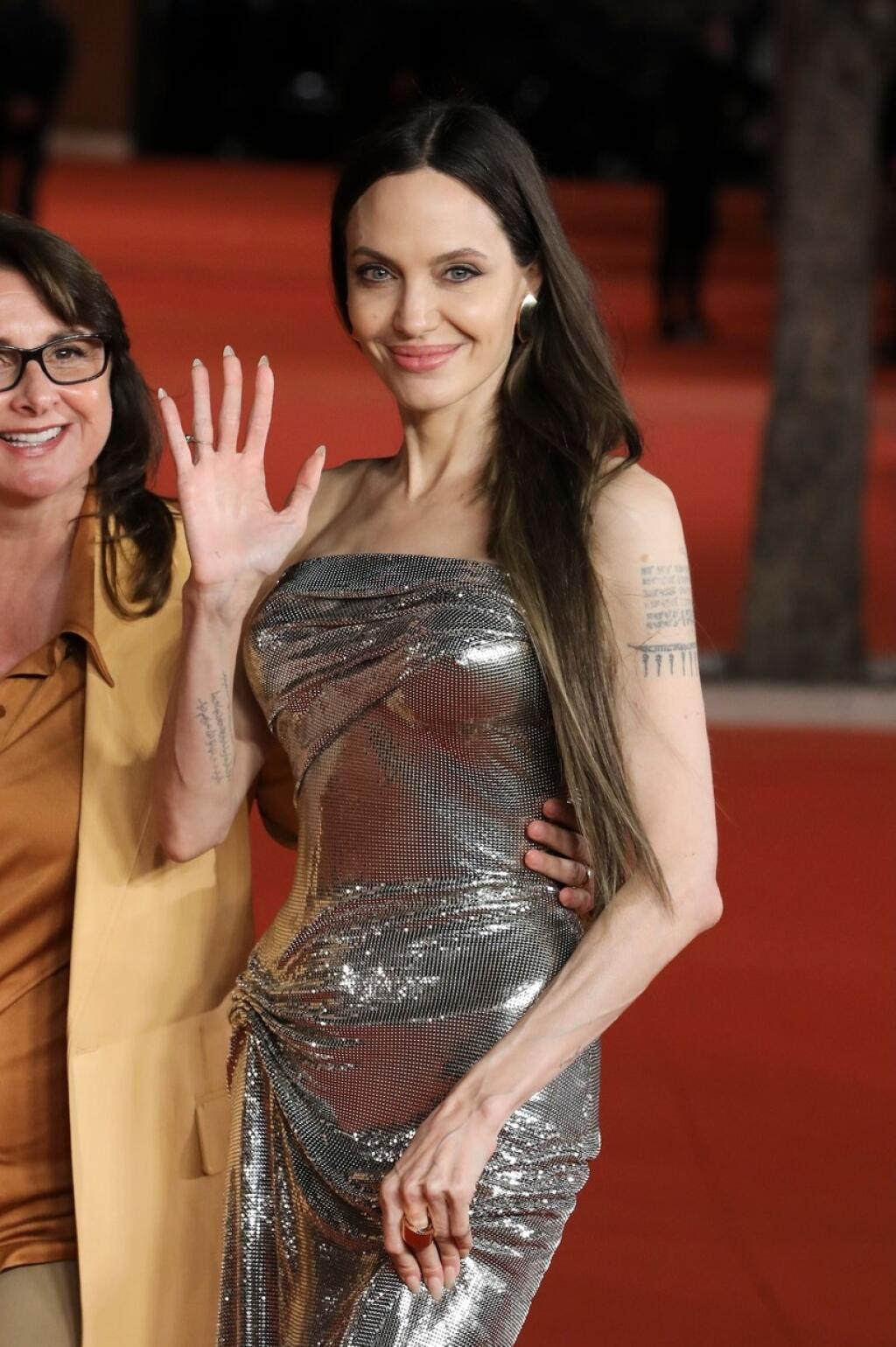 Angelina Jolie na premiére filmu Eternals v Ríme.