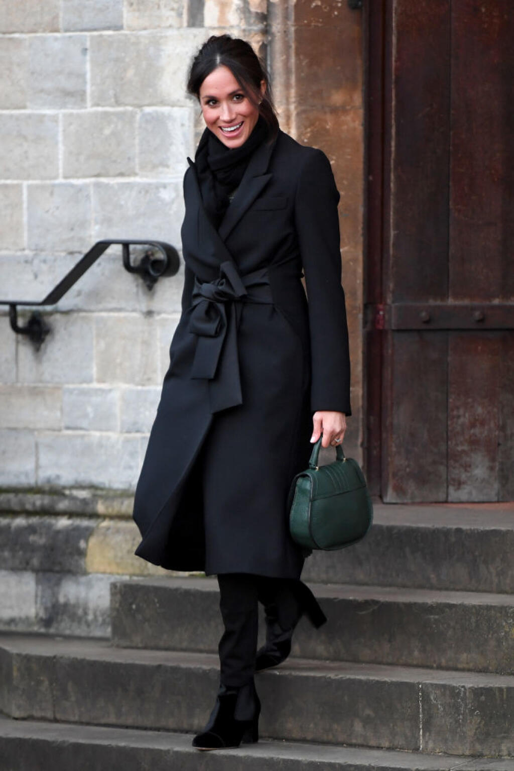 Prečo Meghan Markle nosí topánky o číslo väčšie? Chytrý stylingový trik celebrít vás dostane!