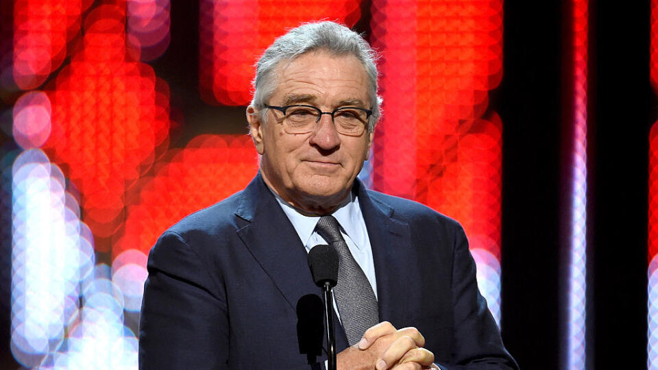 Robert De Niro sa vraj topí vo finančných problémoch.