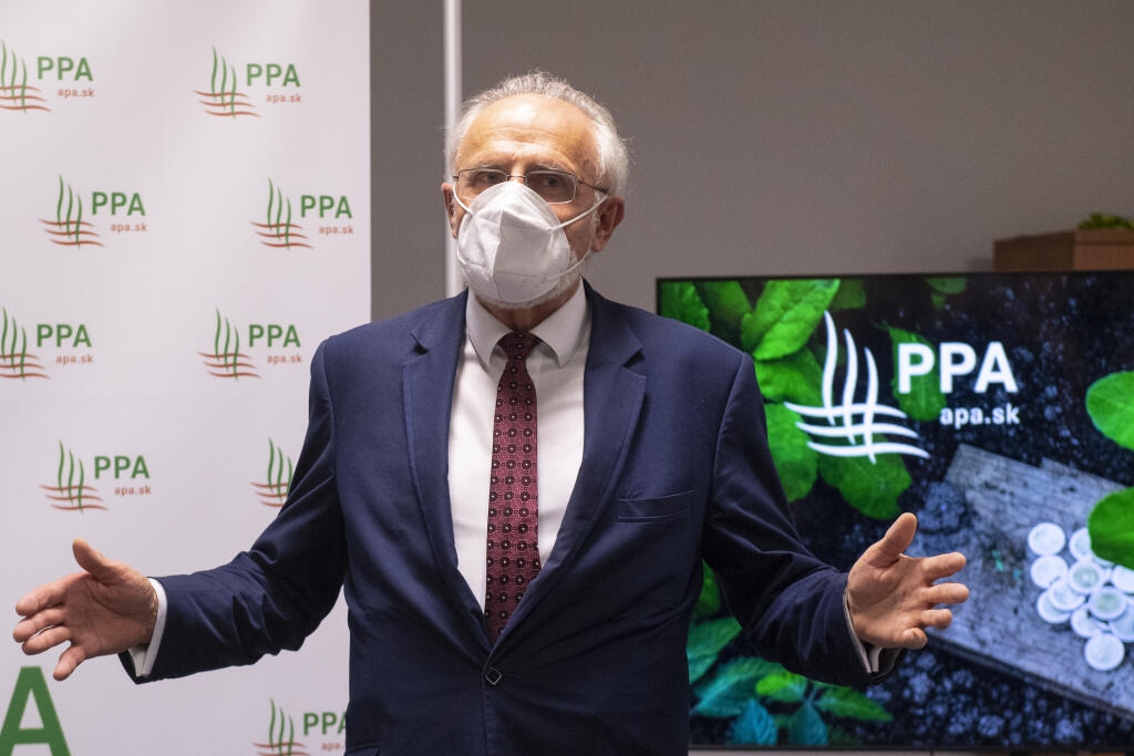 Na snímke odchádzajúci minister pôdohospodárstva a rozvoja vidieka (MPRV) SR Ján Mičovský (OĽaNO) počas verejného odpočtu činnosti Pôdohospodárskej platobnej agentúry (PPA) za rok 2020 v Bratislave 25. mája 2021. FOTO TASR - Pavel Neubauer