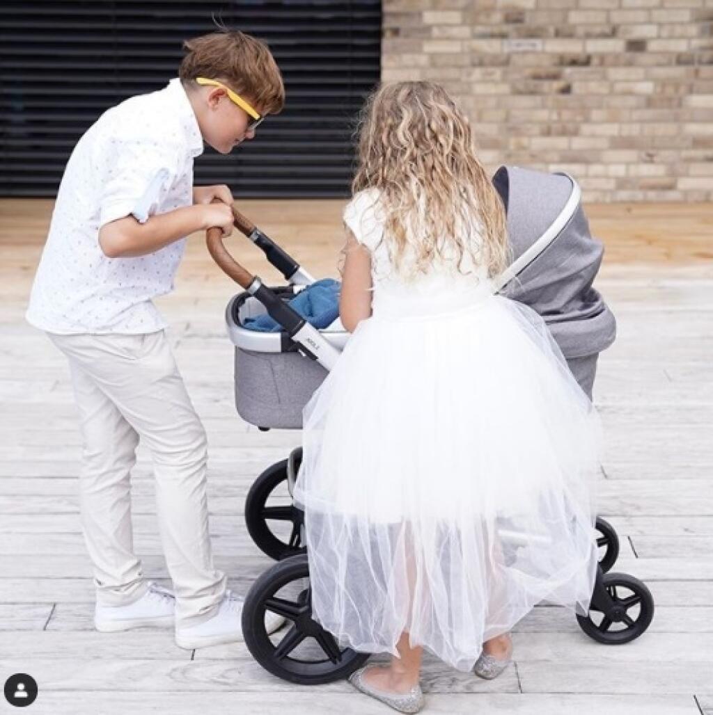 Malá Zoe je krásne dievčatko! Verná kópia svojej slávnej maminy.